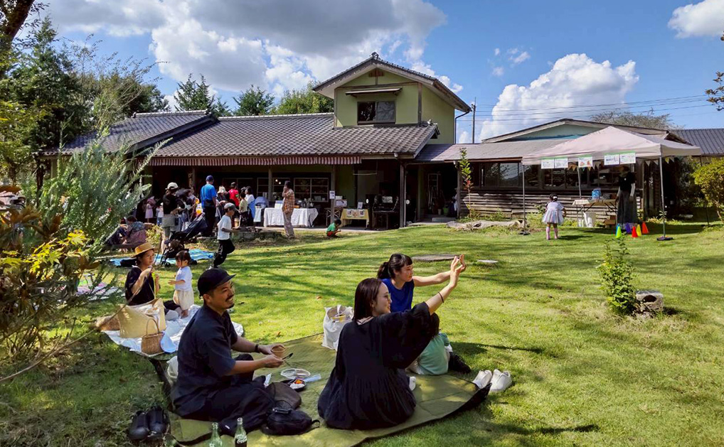 nioki with AMKUPi（ニウーキ ウィズ アムクピ）　金子朱々佳