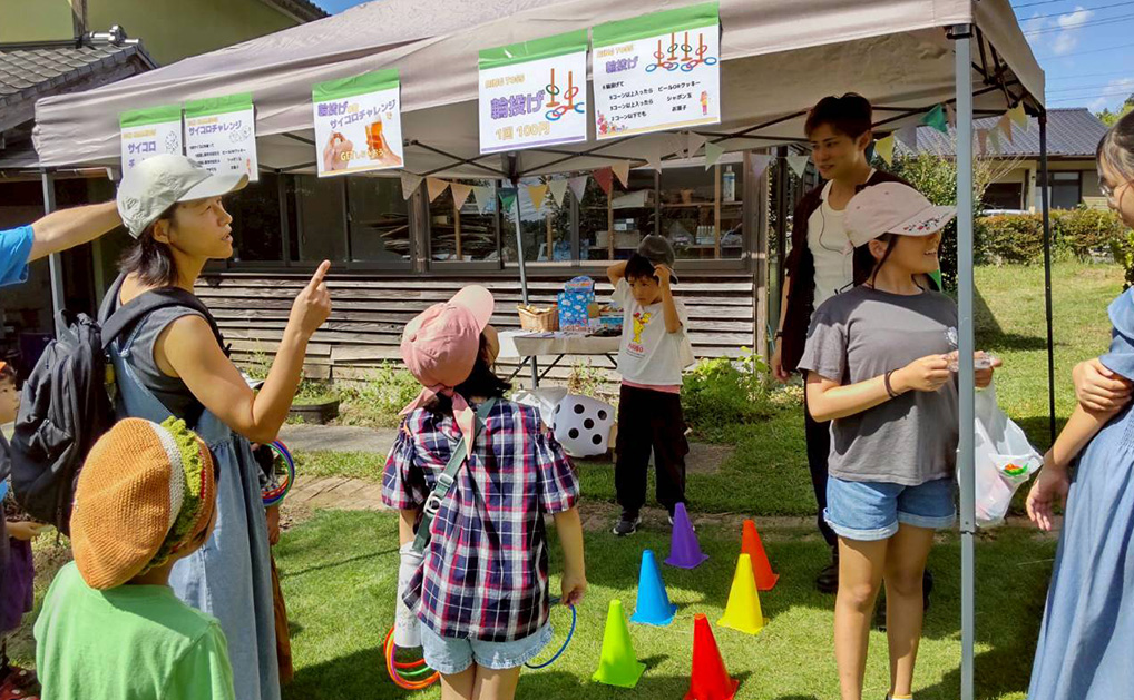 nioki with AMKUPi（ニウーキ ウィズ アムクピ）　金子朱々佳