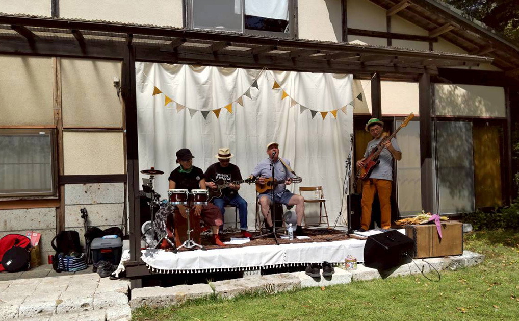 nioki with AMKUPi（ニウーキ ウィズ アムクピ）　金子朱々佳