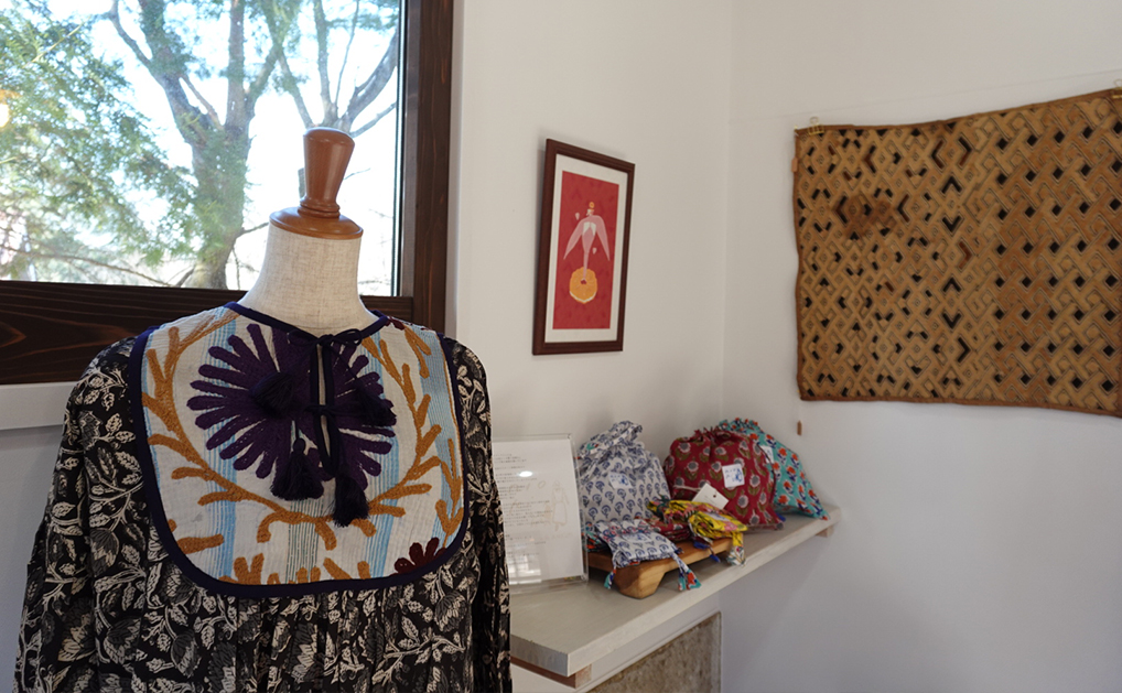 nioki with AMKUPi（ニウーキ ウィズ アムクピ）　金子朱々佳