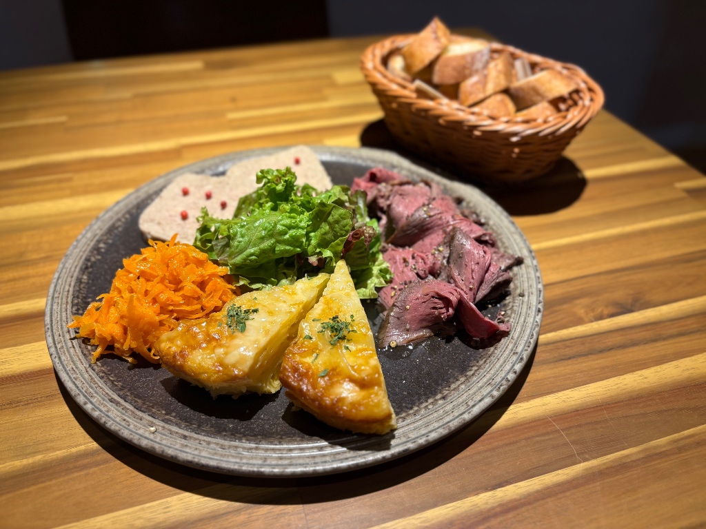 YOUNOBI Cafe and Bistro